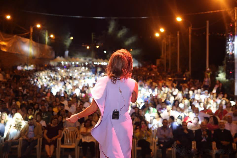 Women's Fashion Lotus Leaf Shawl Slim Fit Clothing