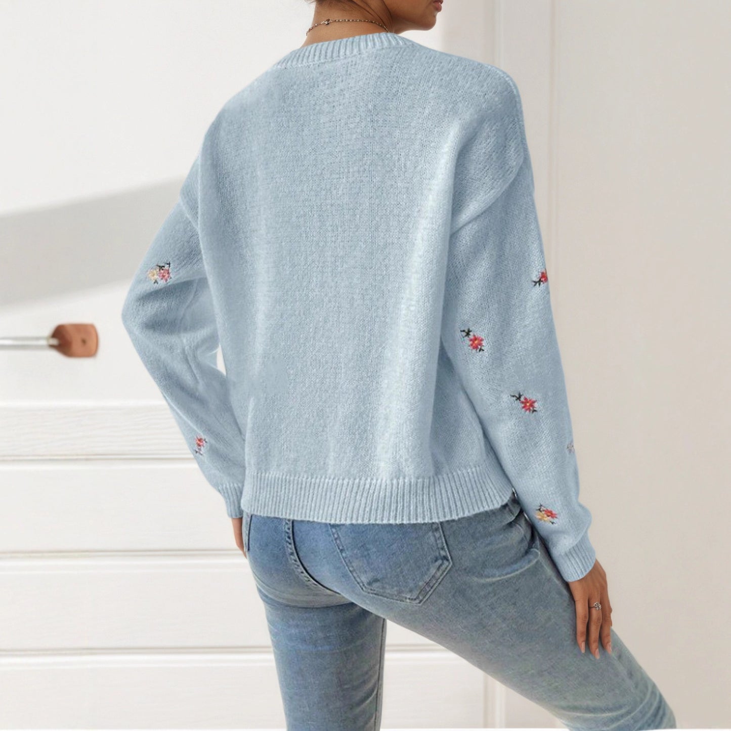 Women's Fashion Flower Embroidery Knitted Temperament Crew Sweaters