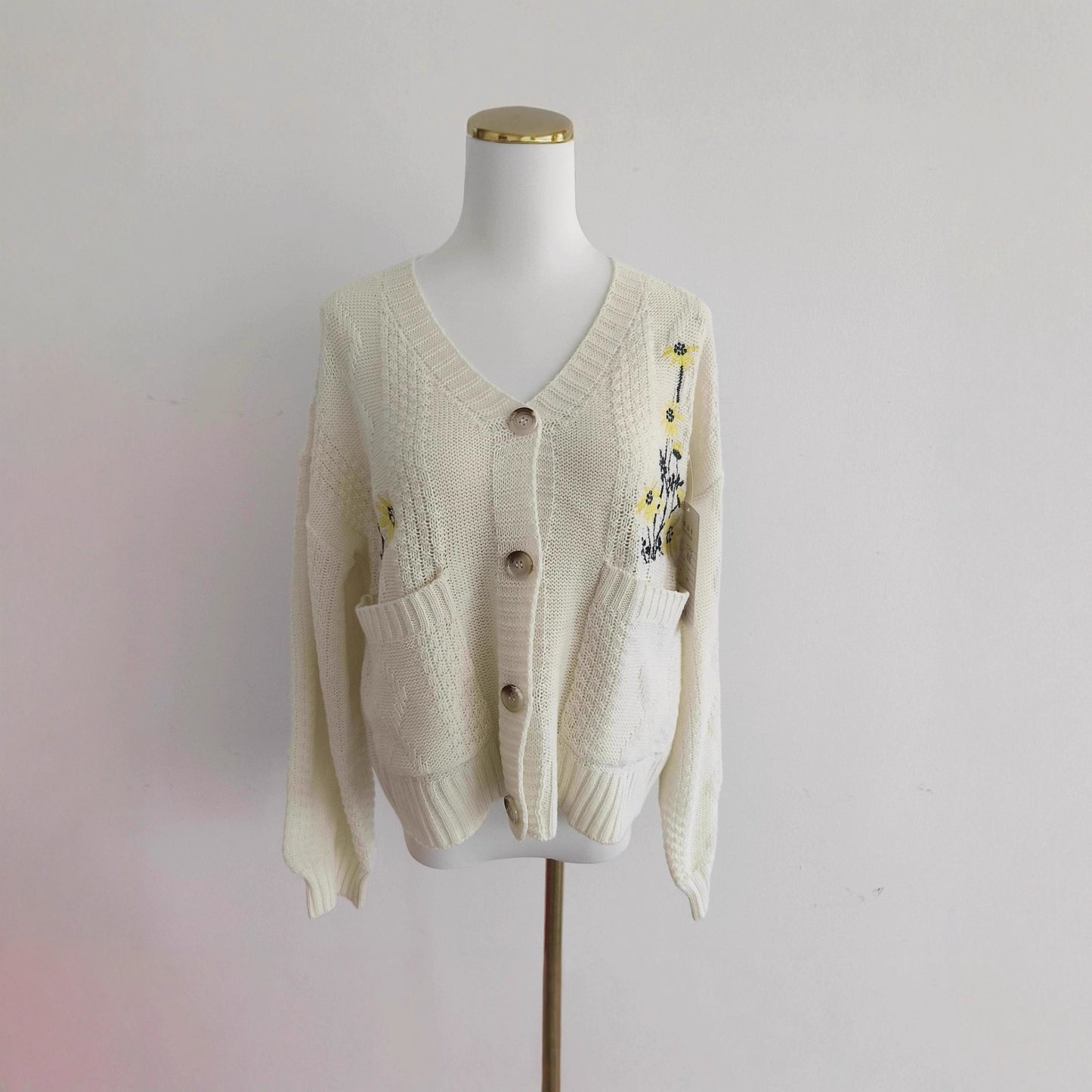 Women's Fashion Flower Embroidery Round Neck Long Sweater