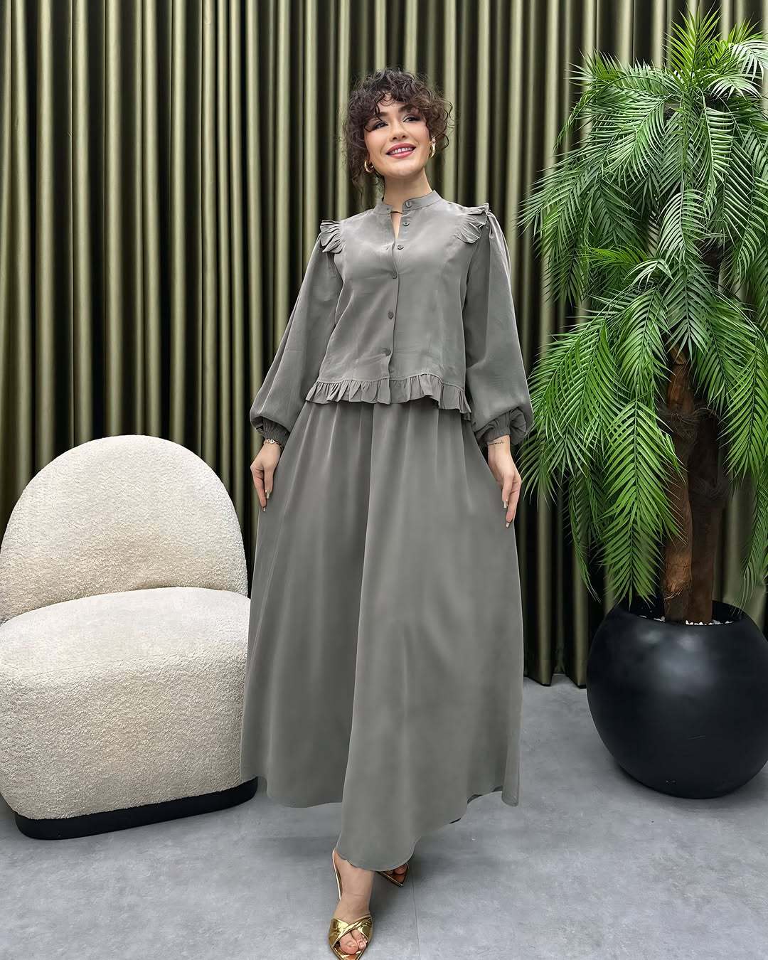 Women's Elegant Graceful Stand-up Collar Long Sleeve Skirts
