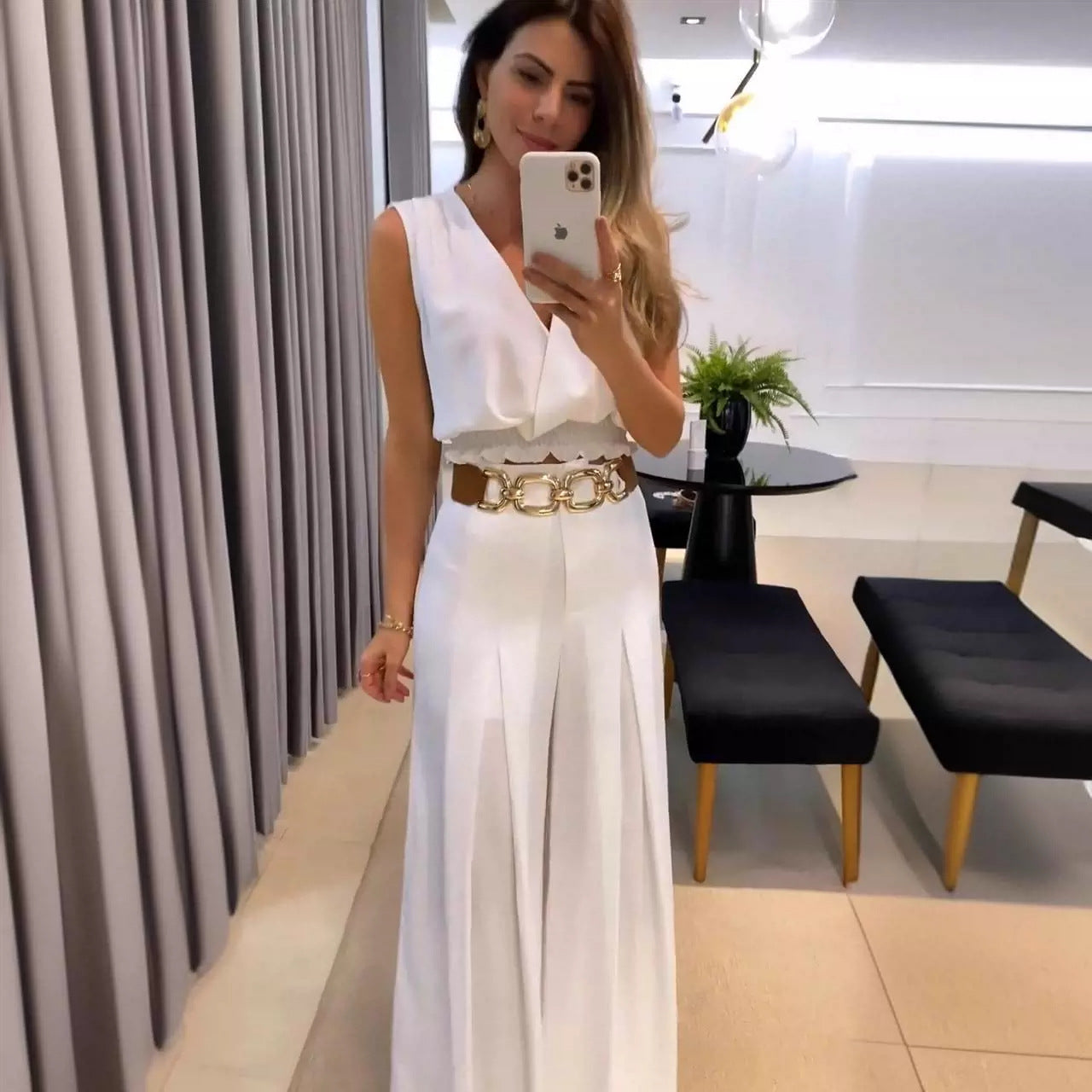 White Girdle Sleeveless Need For Belt Suits