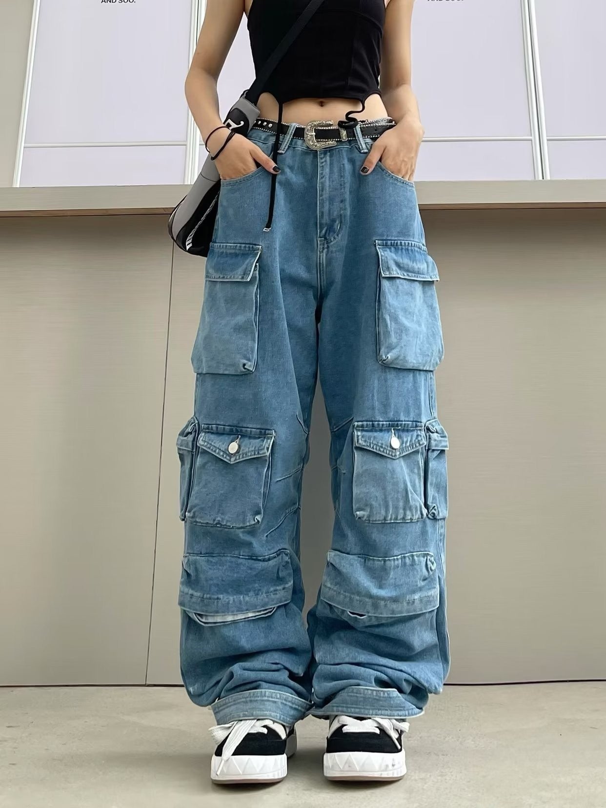 Women's Fashion Zipper Light Color Water Scrubbing Jeans