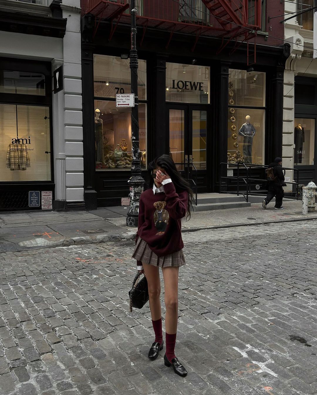 Women's Bear Embroidery Round Neck Slim Fit Sweaters