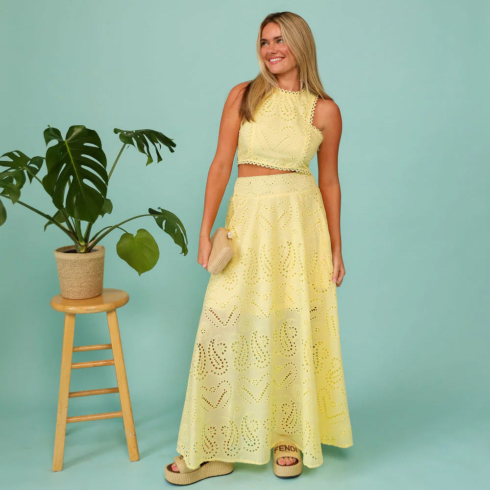 Women's Autumn Elegance Sleeveless Embroidery Hollow Lace Long Dress Vacation Suits