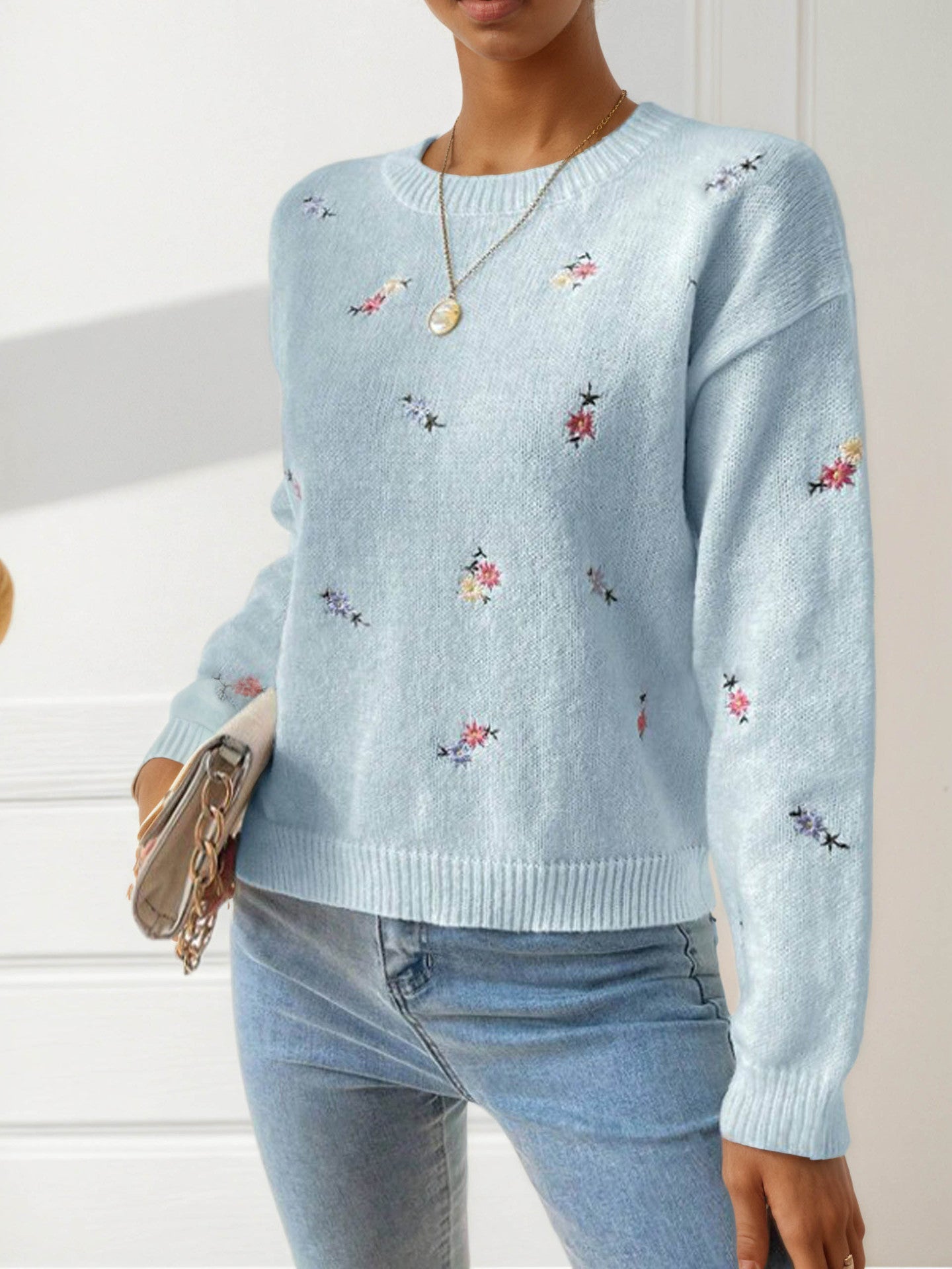 Women's Fashion Flower Embroidery Knitted Temperament Crew Sweaters