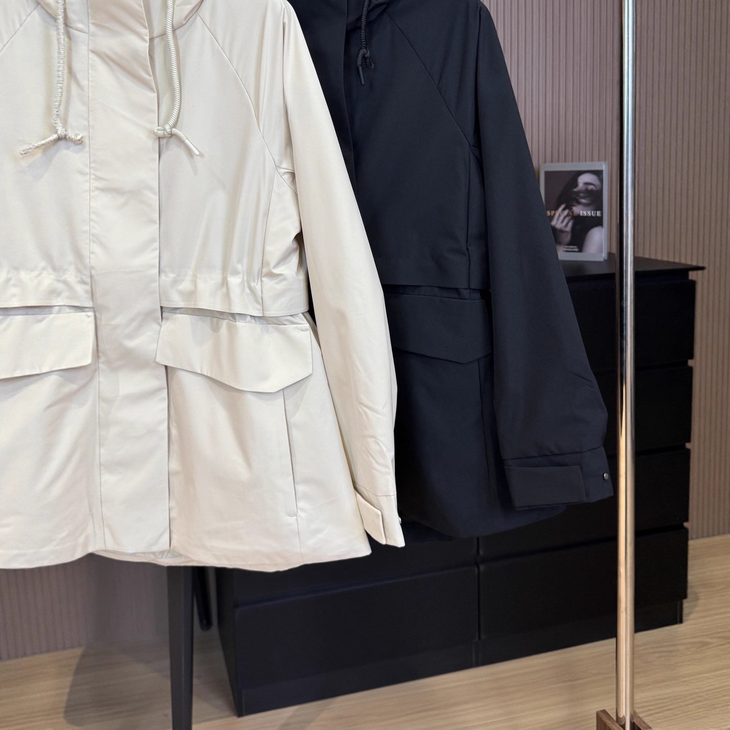 Women's Sports Casual Windproof Breathable Hood Waist Slimming Jackets