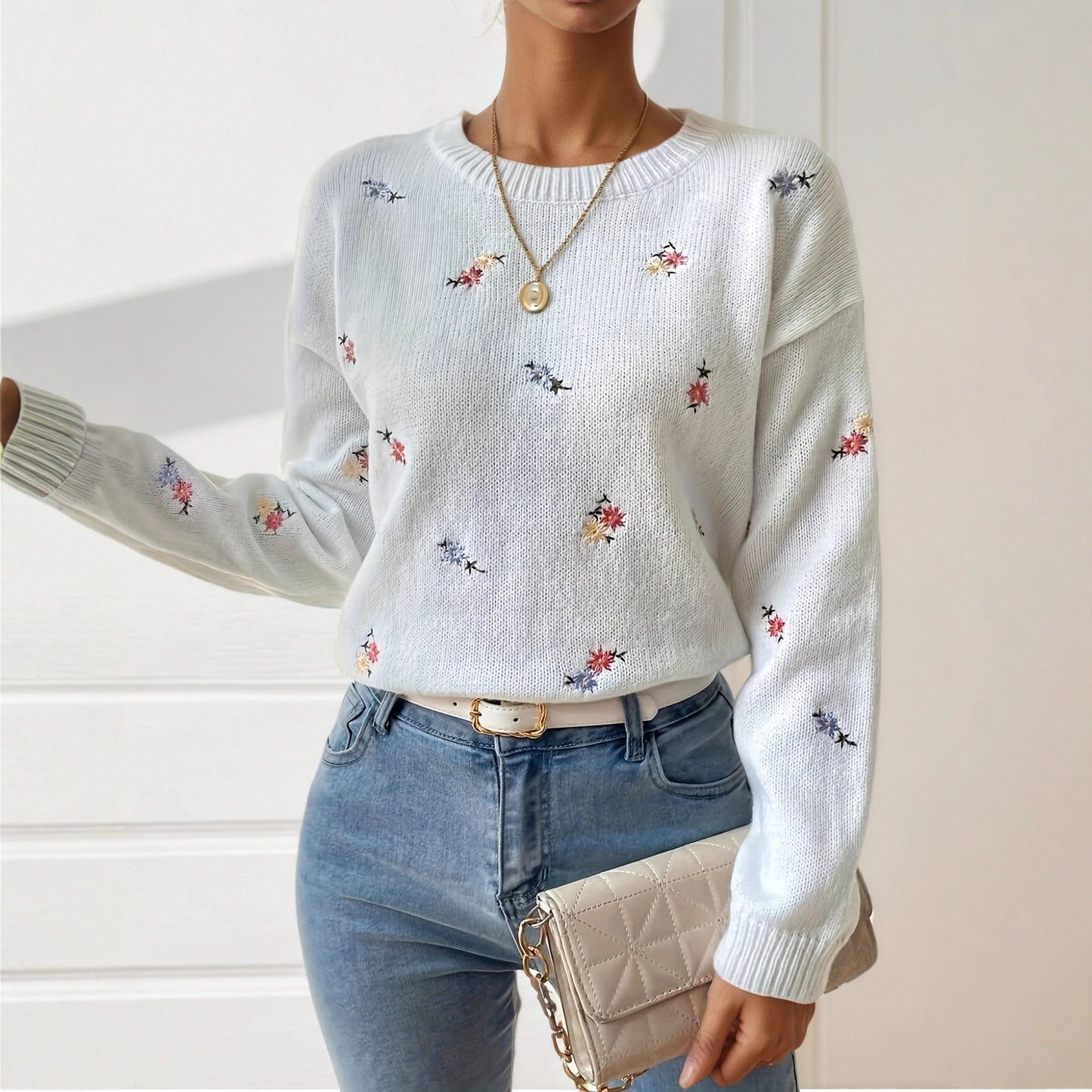 Women's Fashion Flower Embroidery Knitted Temperament Crew Sweaters