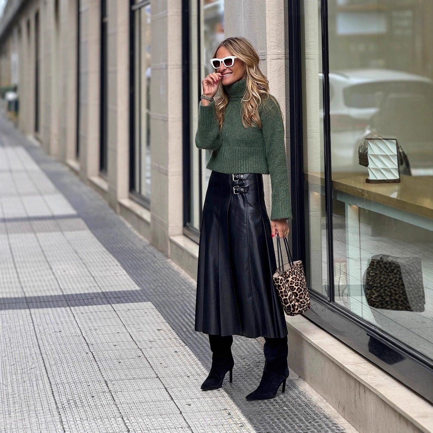 Women's Fashion A- Line Pleated Leather Large Skirts