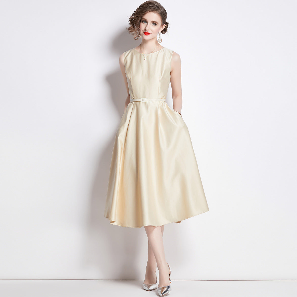 Sleeveless Round Neck Waist Trimming Slimming Mid-length Dresses