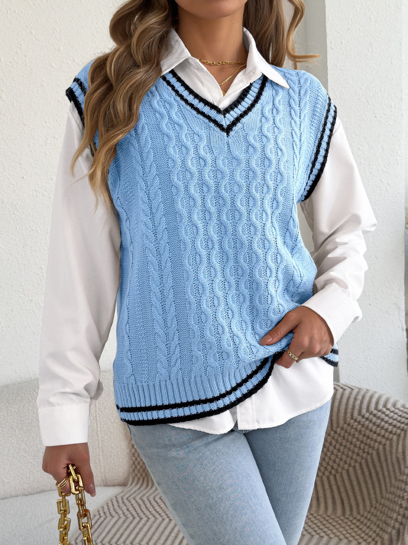 Women's College Style Contrast Color Twist Sleeveless Sweater