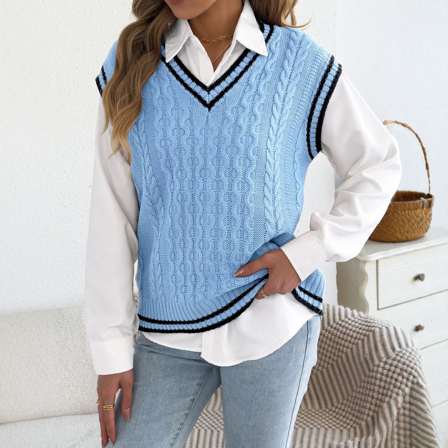 Women's College Style Contrast Color Twist Sleeveless Sweater