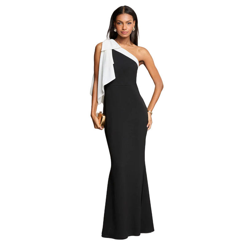 Women's Sexy Strapless Sloping Shoulder Fashion Sheath Solid Dress