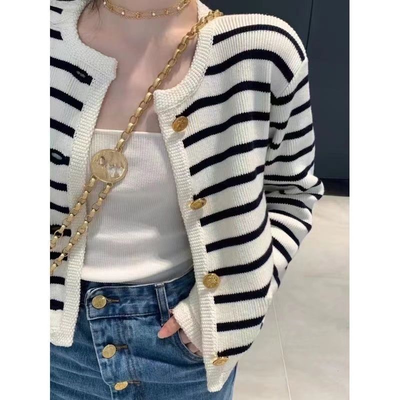 Women's Striped Round Neck Classic Style Knitted Shorts