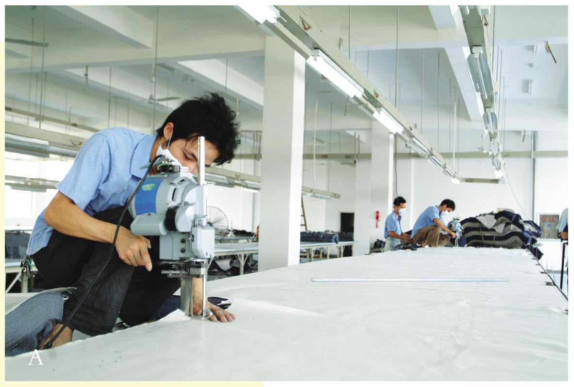 Women's Spring Fashion Wear Ripped Rhinestone Straight Jeans