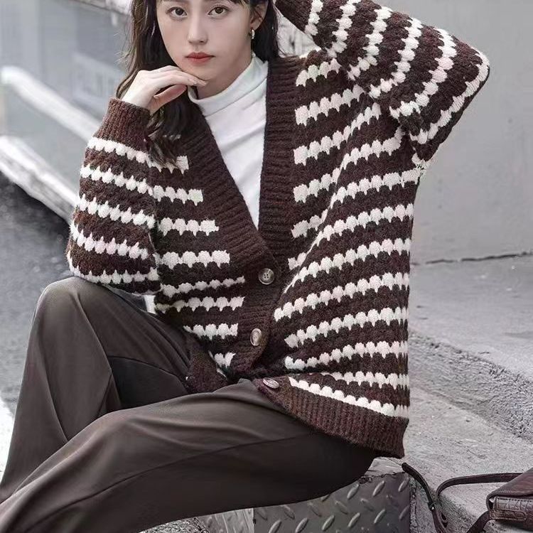 Women's Retro Style Fashionable Lazy Contrast Color Tops