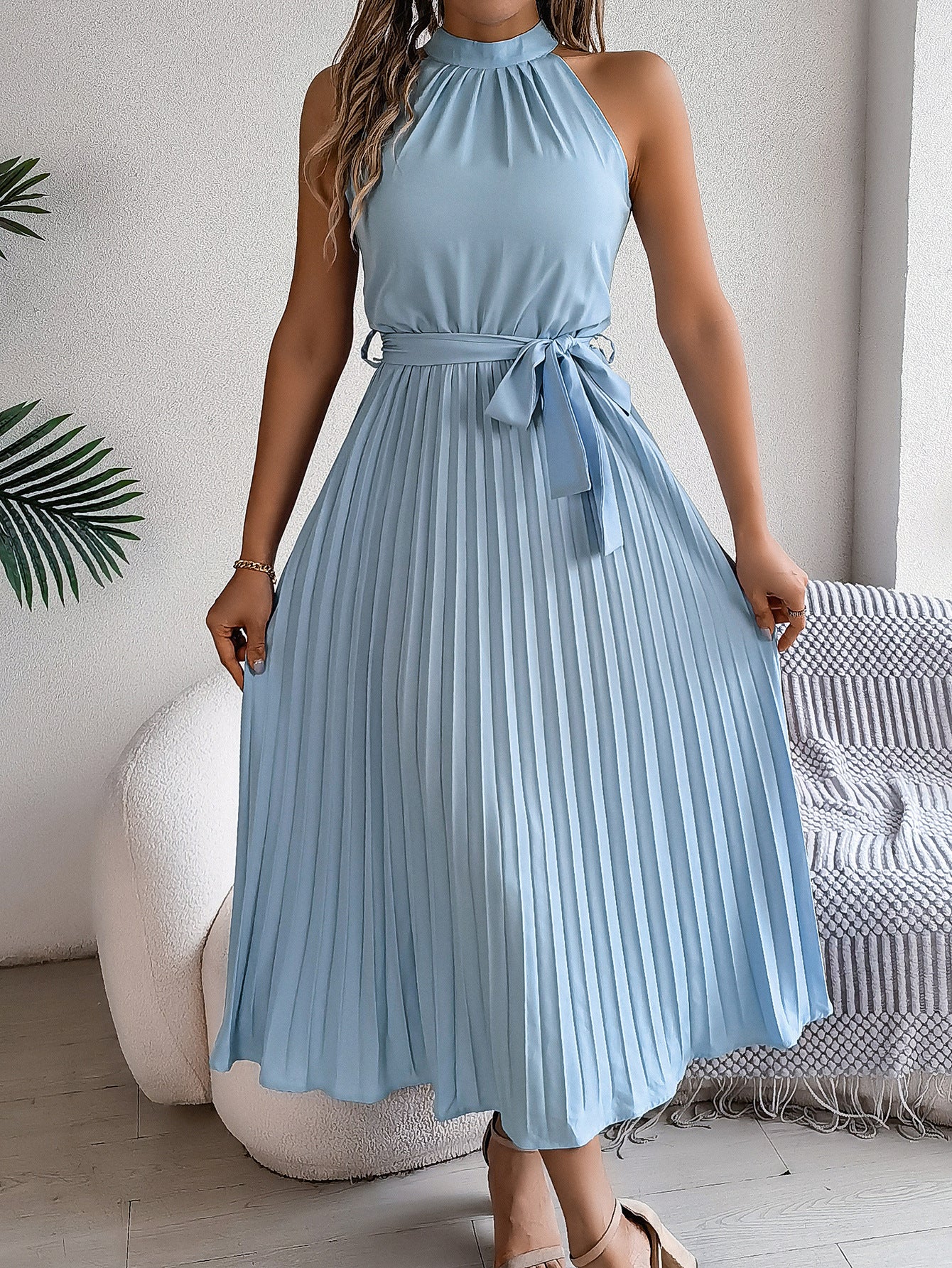 Women's Elegant Stand Collar Sleeveless Cinched Pleated Dress