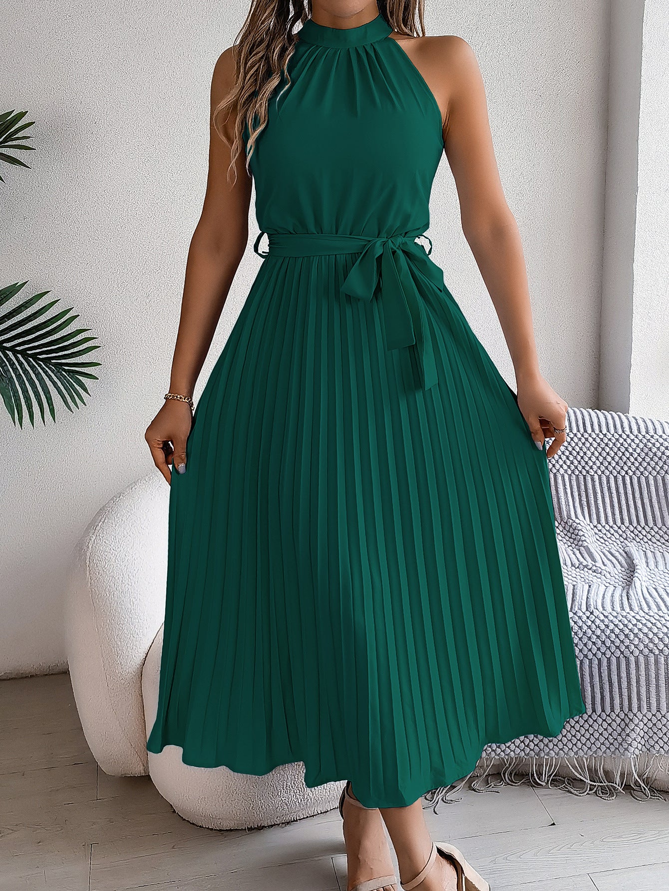 Women's Elegant Stand Collar Sleeveless Cinched Pleated Dress