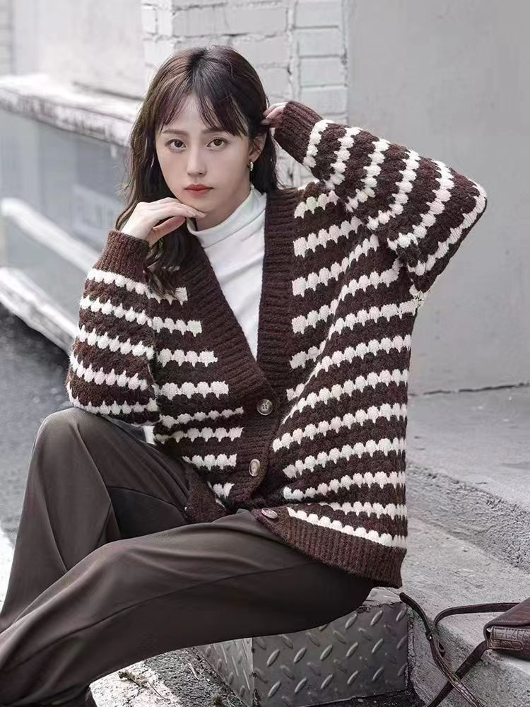 Women's Retro Style Fashionable Lazy Contrast Color Tops