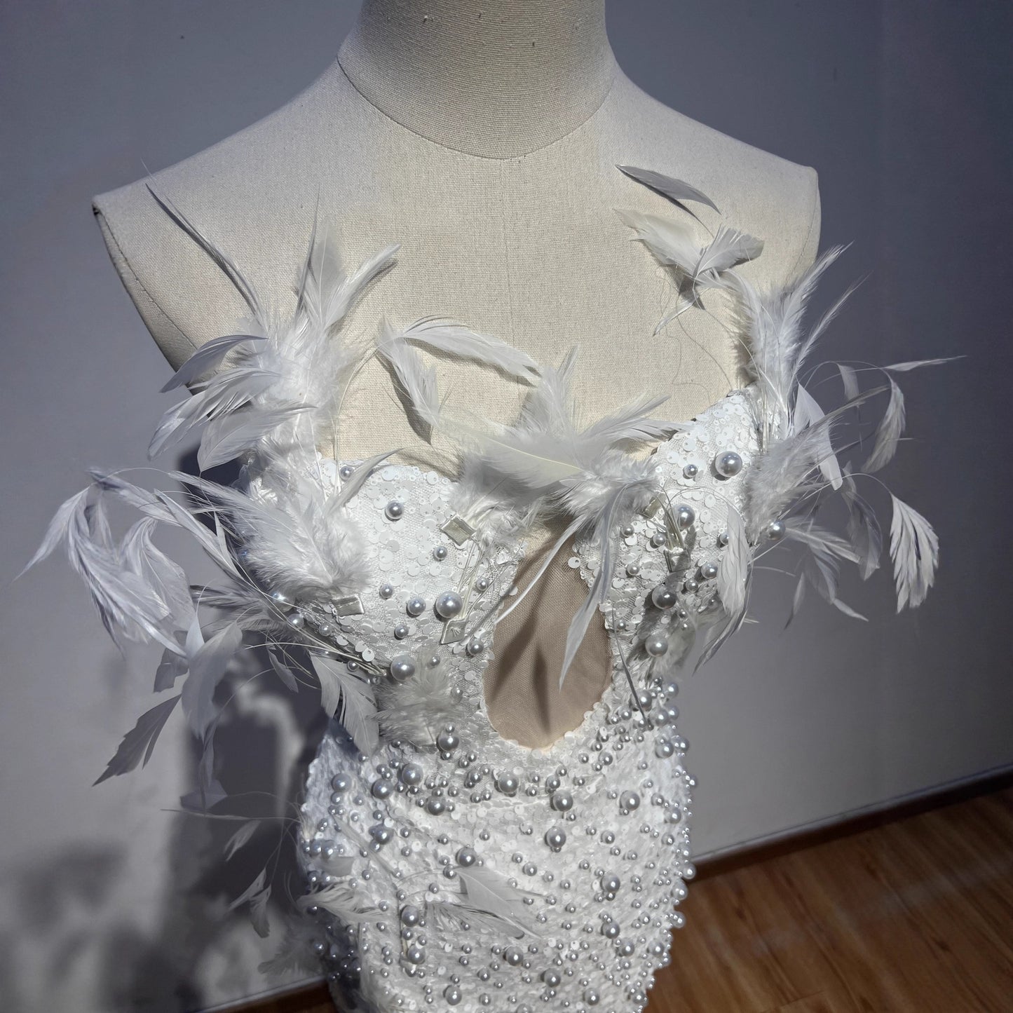 Women's High Quality Fashion Tube Sequined Pearl Dress Feather Dresses