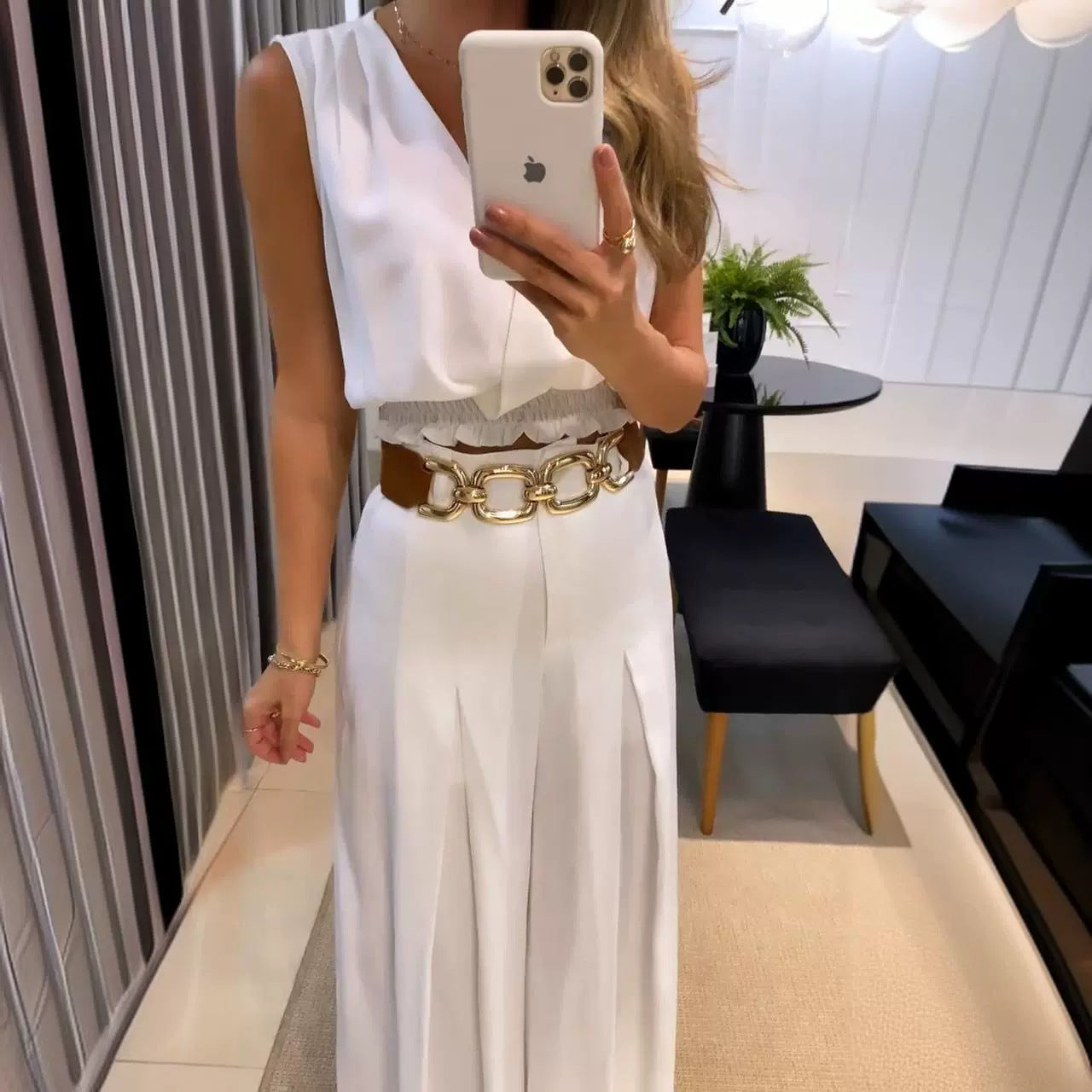 White Girdle Sleeveless Need For Belt Suits